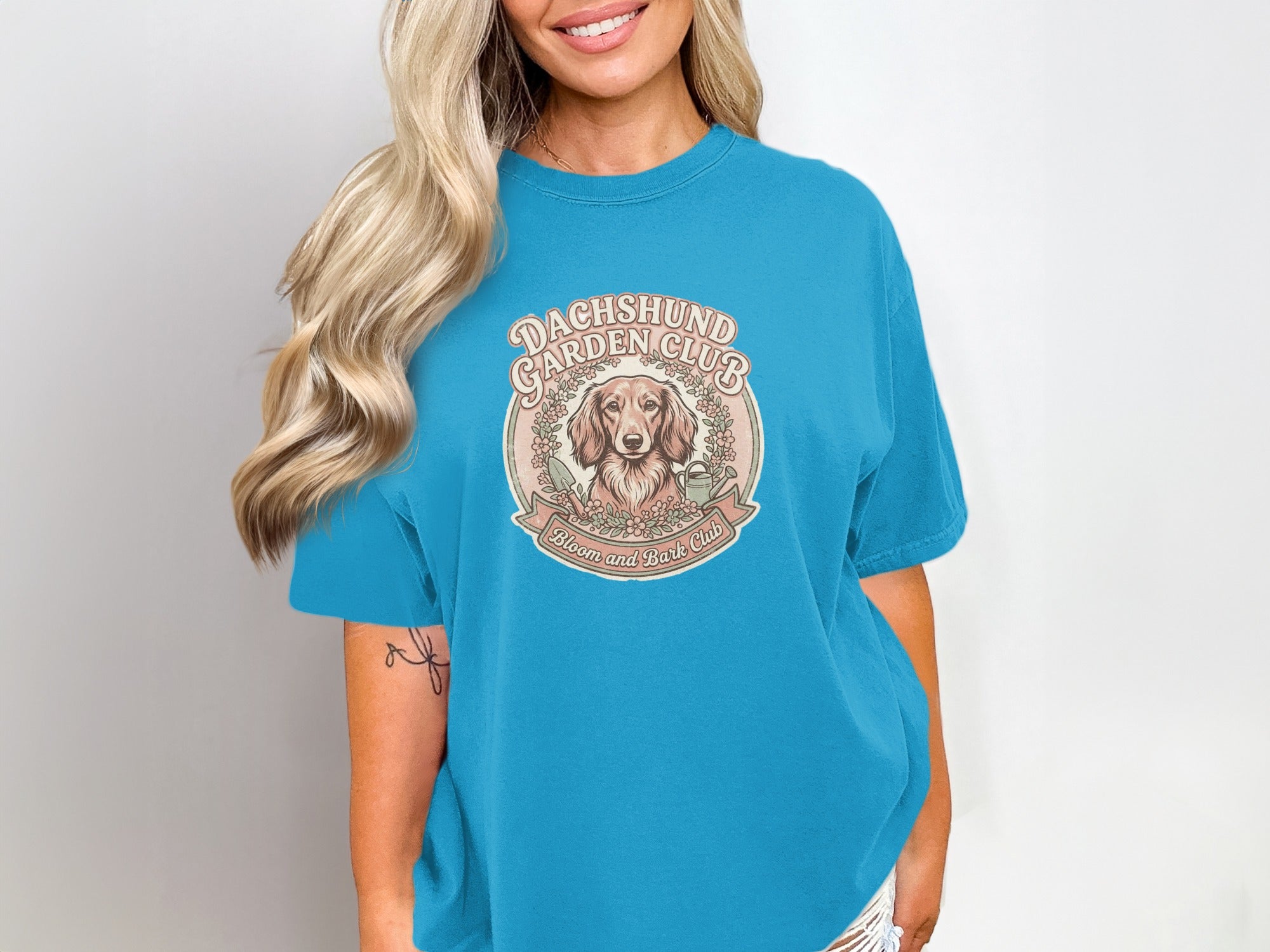 Dachshund Garden Club t-shirt with dog and floral wreath design.